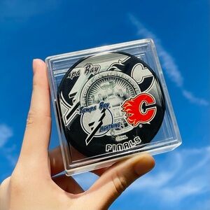 VINTAGE • Tampa Lightning v Calgary Flames Stanley Cup Finals Hockey Puck